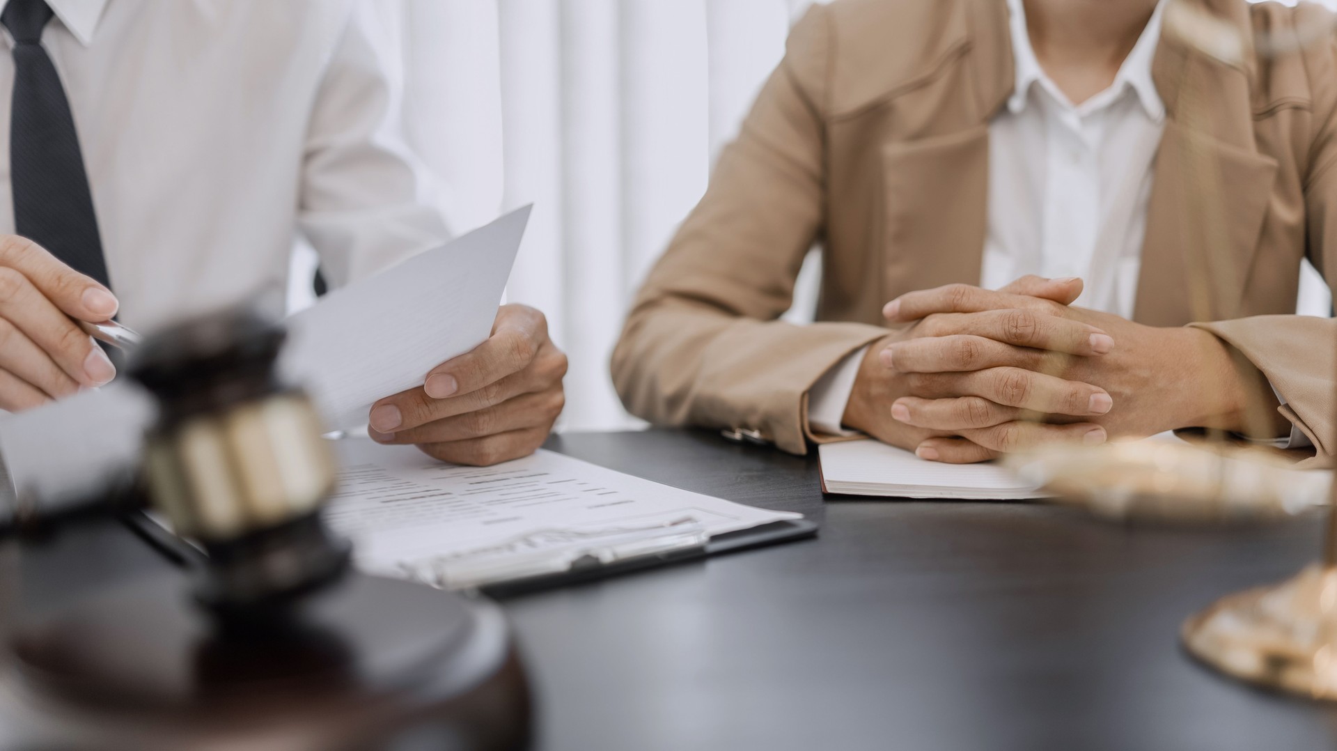 Lawyer and client negotiation in legal judgement consulting.