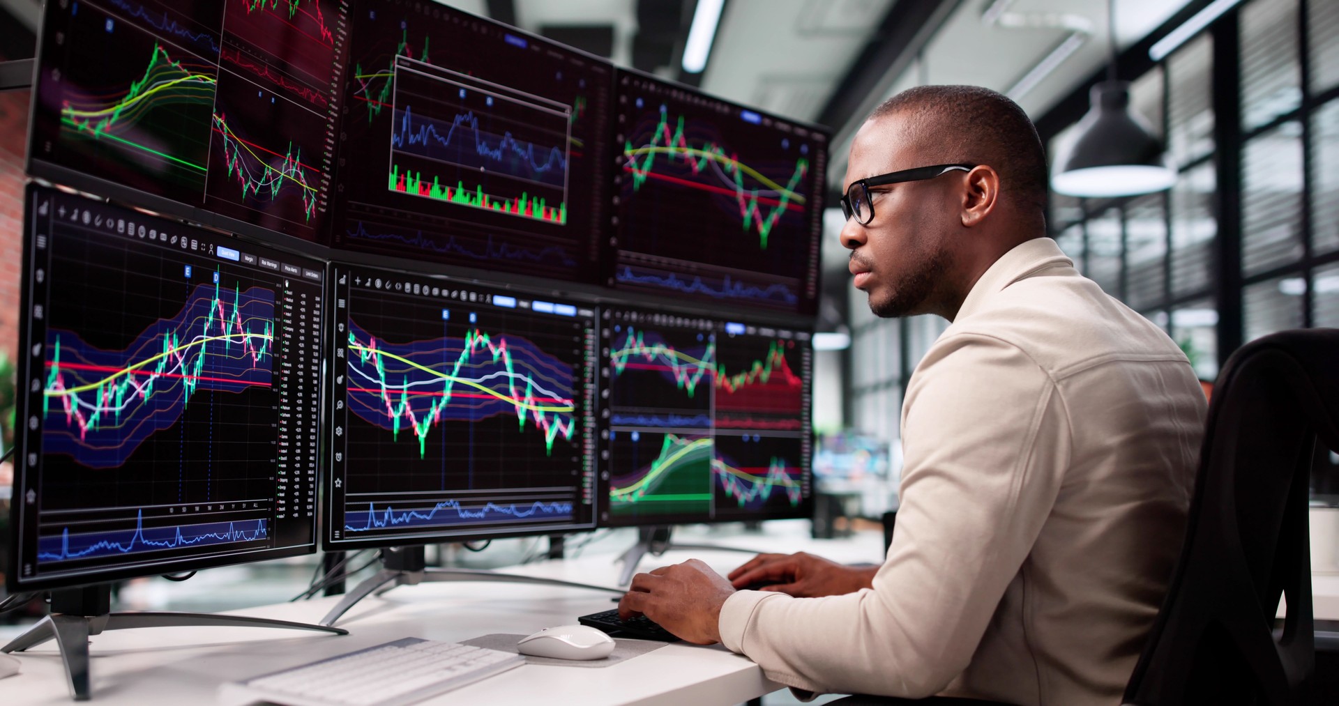 African Broker Utilizes Multiple Screens